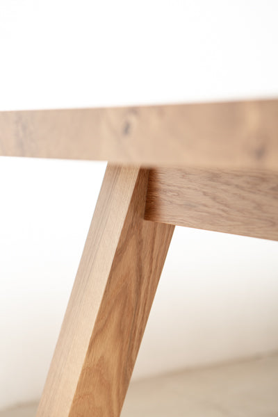 Scandinavian dining table - detail