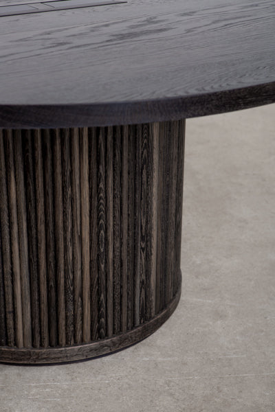 large round meeting table - detail