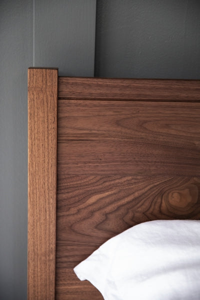 Shaker bed frame - detail
