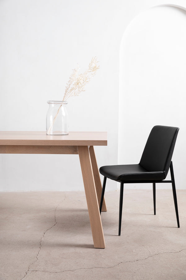 scandi dining table - detail